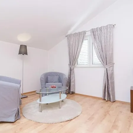 Gostinjska kuća With A Swimming Pool Cove Saplunara, Mljet - 401 Maranovici