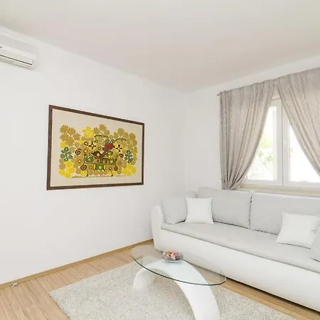 With A Swimming Pool Cove Saplunara, Mljet - 401 Gostinjska kuća Maranovici